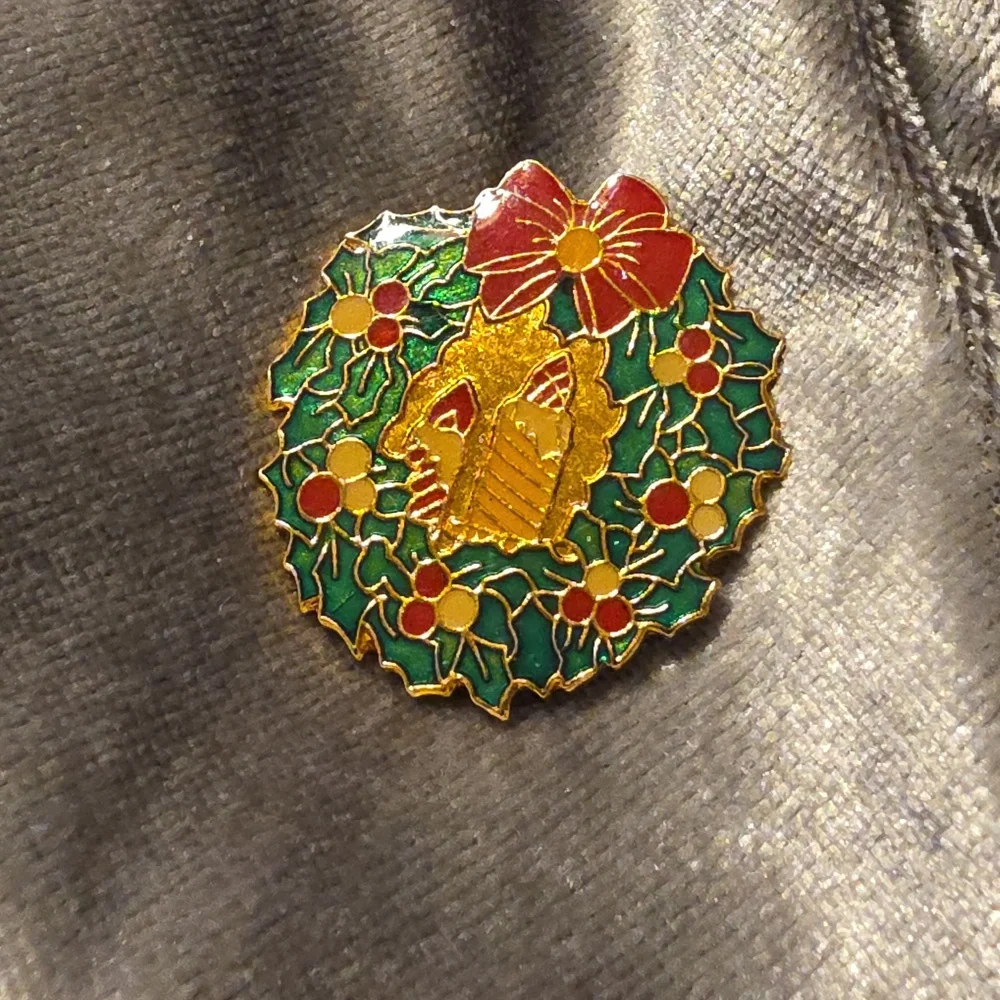 Festive Holiday Wreath Pin with Candle Design